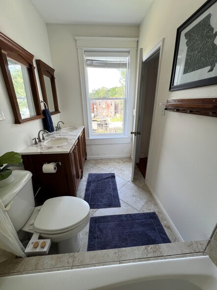En-suite Master Bathroom - 3817 Lafayette Ave