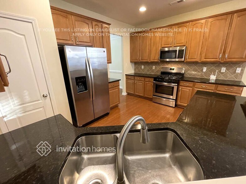 Building Photo - 13611 Delstone Dr