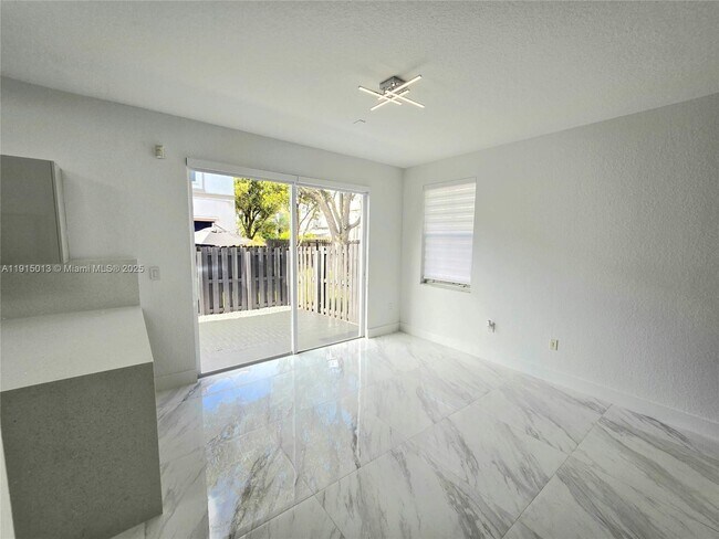 Building Photo - 7848 NW 108th Ct