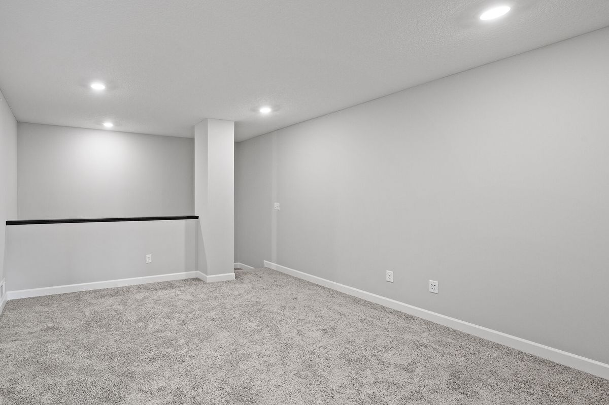 Building Photo - 15008 Ahena Curv