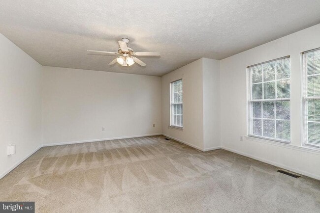 Building Photo - 6263 Woodcrest Dr