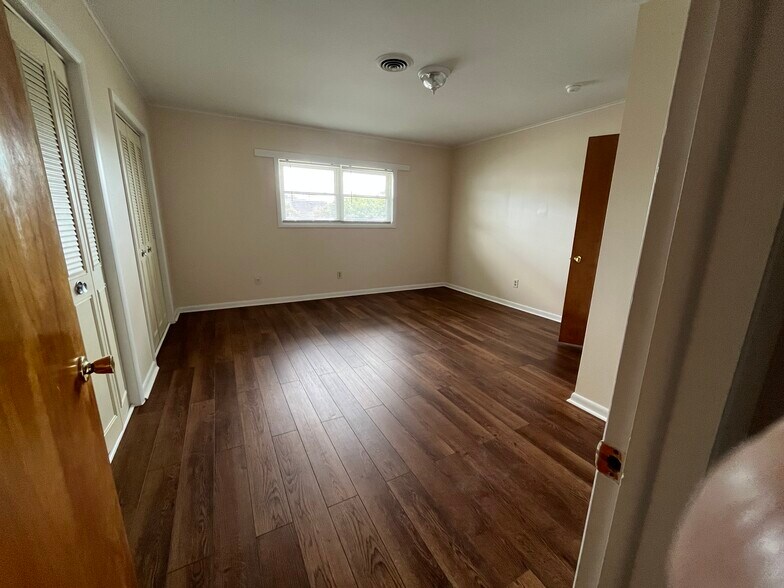 Bedroom 1 - 537 S Wayne St