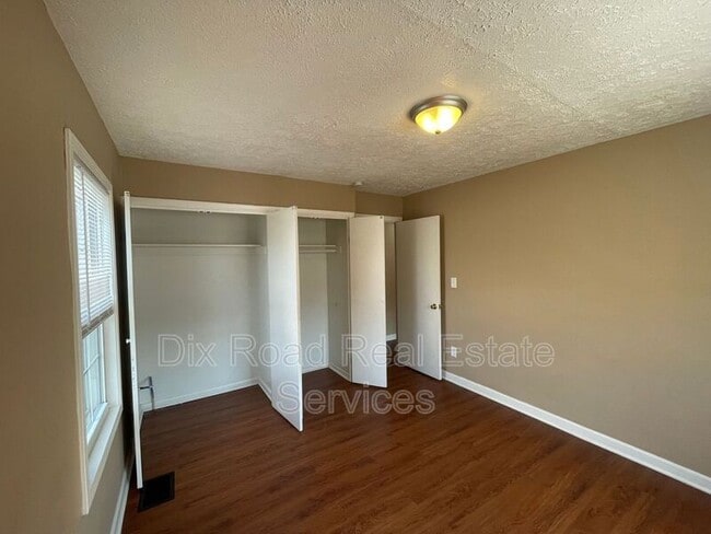 Building Photo - 28 Moore Dr