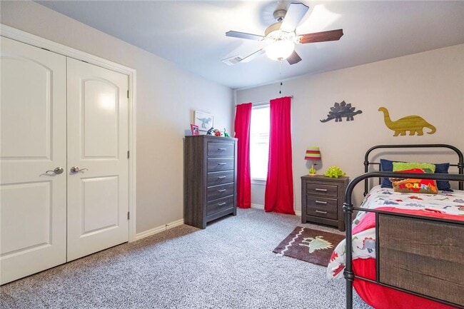 Building Photo - Stunning new home + 4 bedrooms + 3 bathroo...