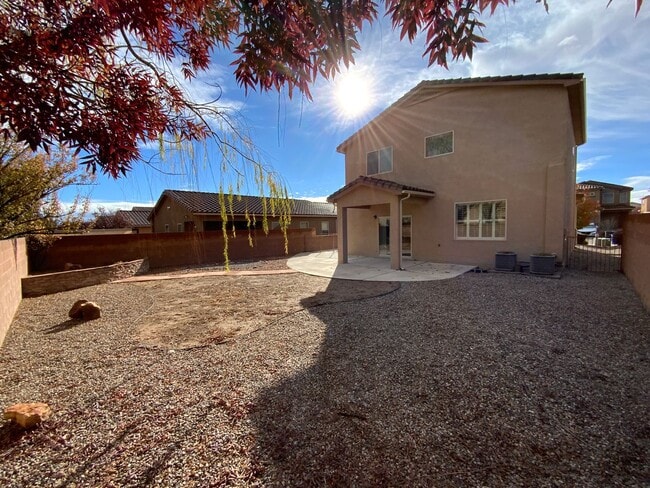 Building Photo - 3 Bedroom Home Available Near Unser Blvd NW & Rainbow Blvd NW!