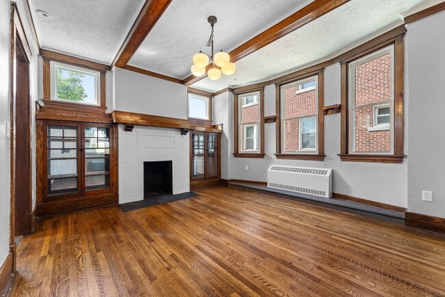 Building Photo - Beautiful 5 Bedroom, 2 Bathroom in Mt.Lebanon- Original Hardwood Floors and Garage