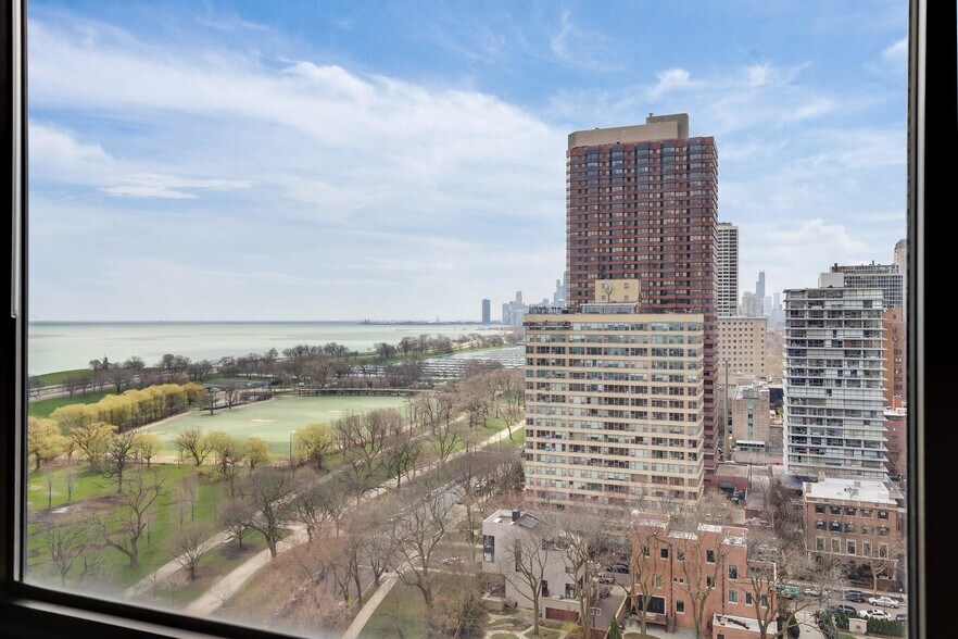 Building Photo - 3100 N Lake Shore Dr