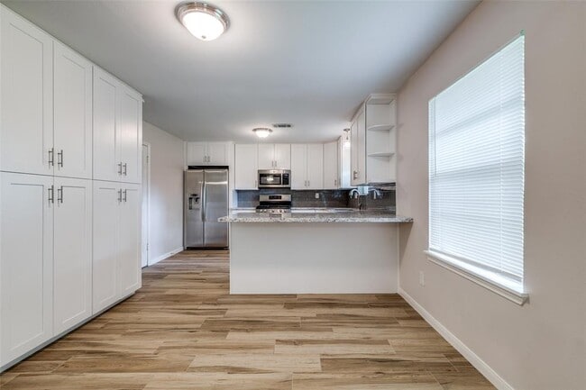 Building Photo - 8915 Bintliff Dr