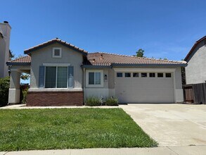 Building Photo - NICE SINGLE STORY HOME NEAR PARK AND SCHOOLS!