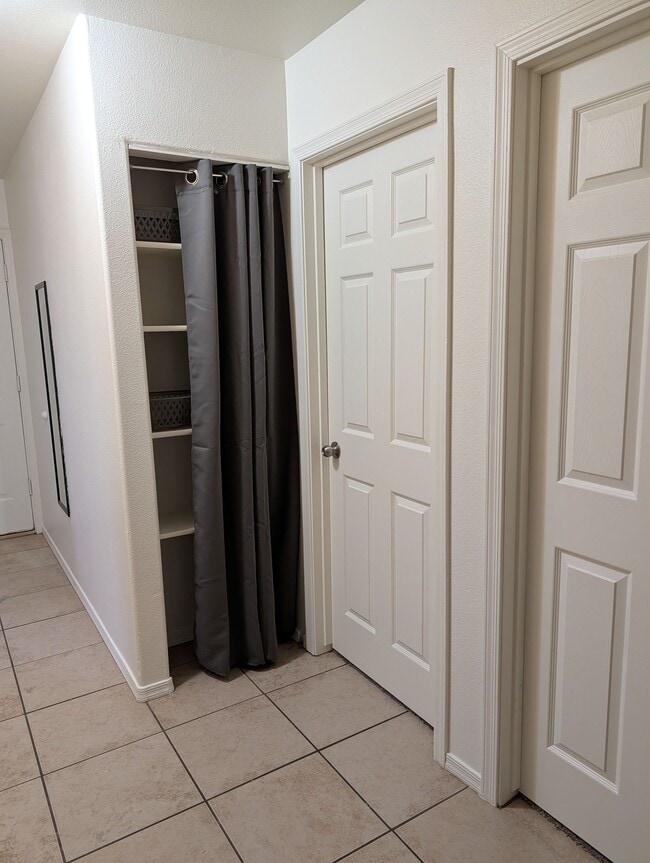 Building Photo - 2131 Kingman Ave