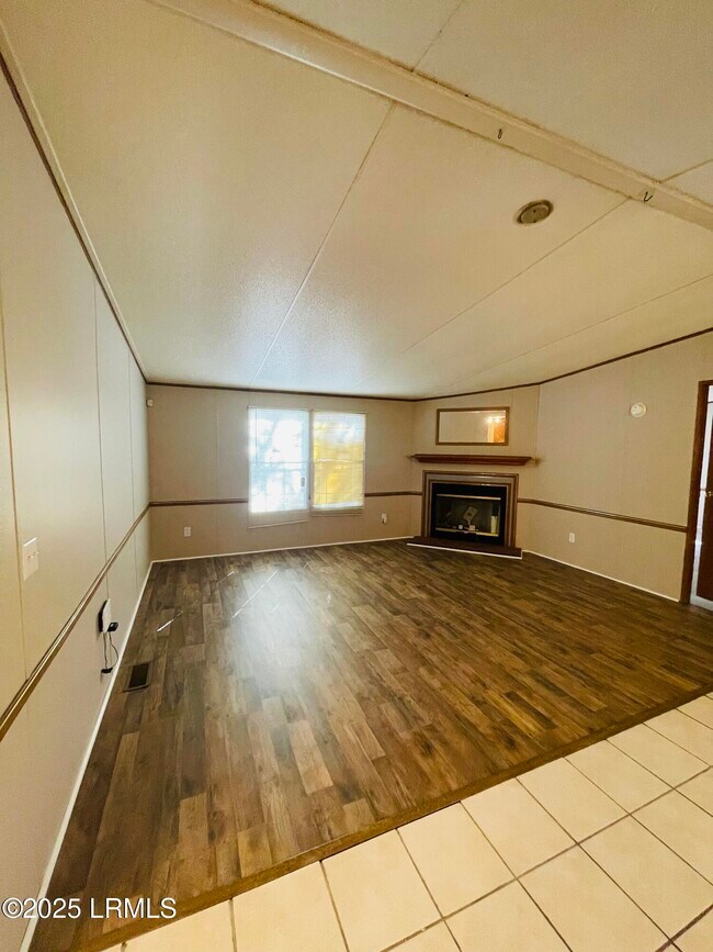 Building Photo - 153 Middlefield Cir