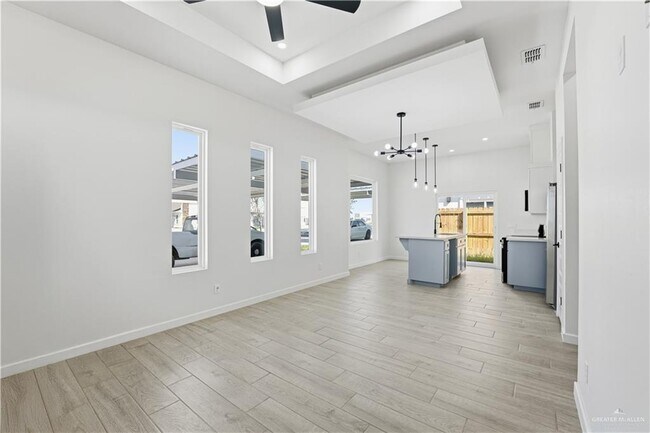 Building Photo - 18 Notre Dame Ave