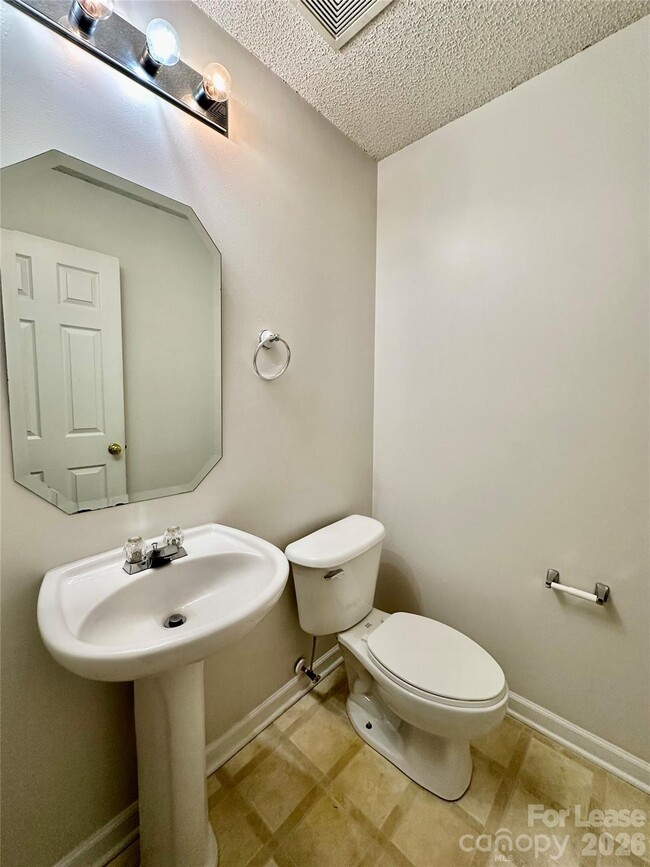 Building Photo - 5787 Dove Point Dr SW