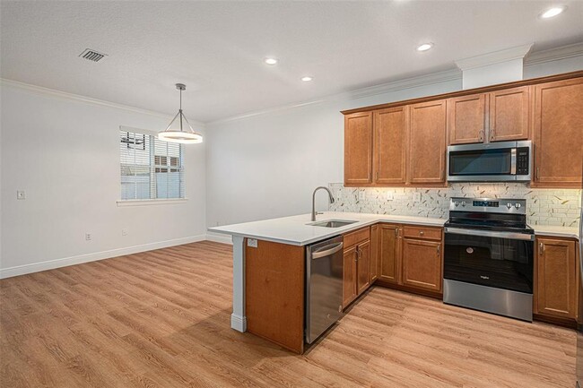 Building Photo - 111 S Melville Ave