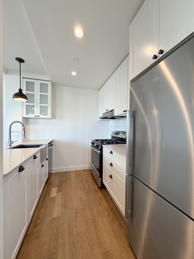 Interior Photo - 409 Eastern Pkwy