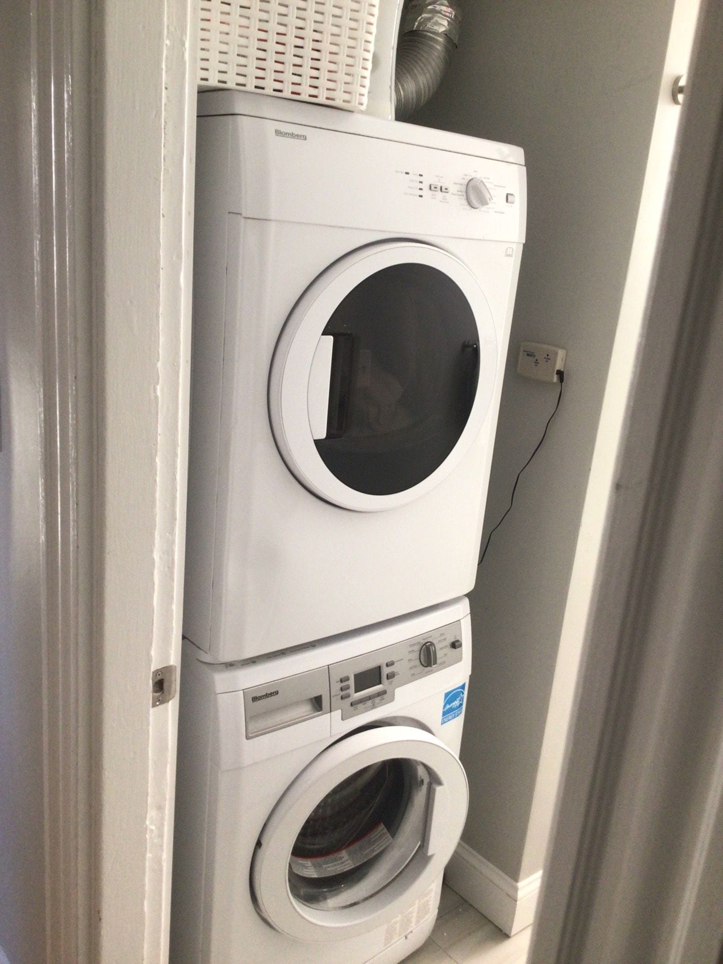 Building Photo - 24 Pond St