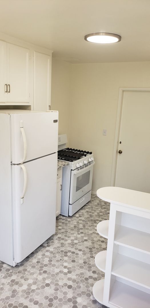 Building Photo - Cul de Sac living on large lot in El Cerrito Heights