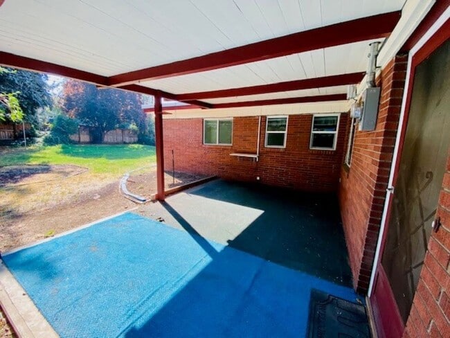 Building Photo - 205 S 46th Ave