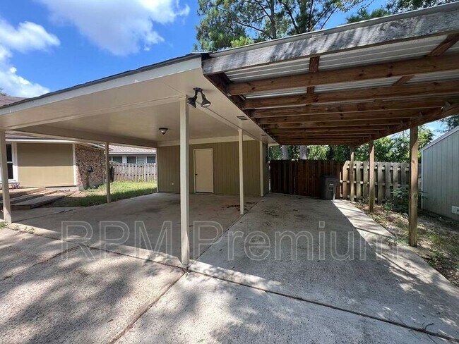 Building Photo - 13235 Country Park Ave