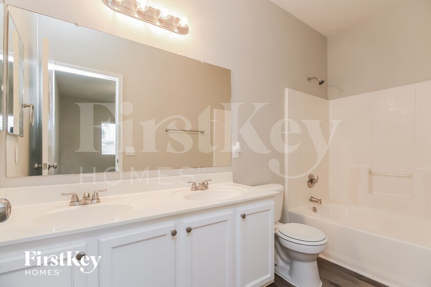 Building Photo - 1232 E Omega Dr