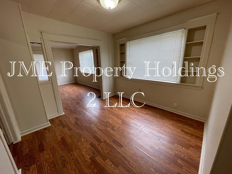 Building Photo - 113 W Young St