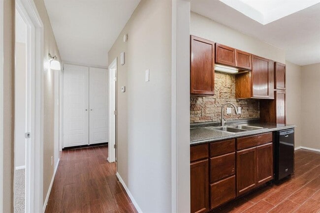 Building Photo - Cute, Clean Brick Home