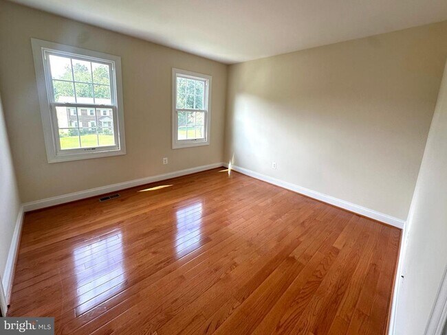 Building Photo - 1213 Forestville Dr
