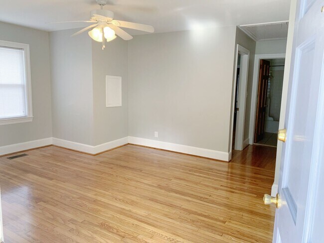 Building Photo - 105 S Rotary Ave
