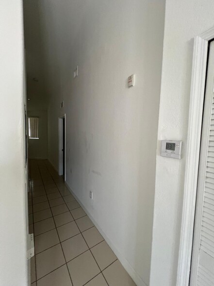 Building Photo - 1536 SE 25th St