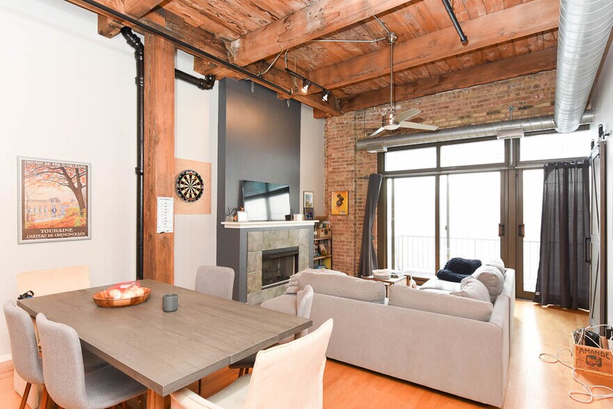 Primary Photo - 14 N Sangamon St