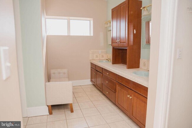 Building Photo - 6902 Tower of London Dr