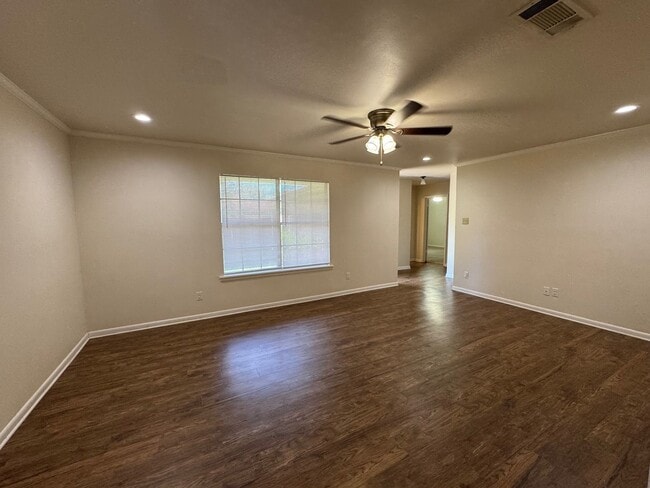 Building Photo - Corner Lot Waco Home