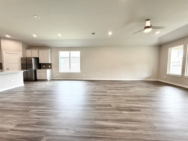 Building Photo - 14273 Lake Lodge Dr