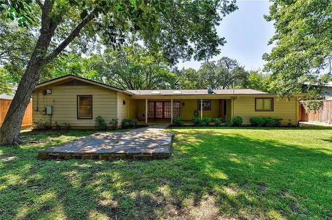 Building Photo - 2906 Greenlawn Pkwy