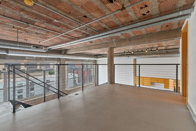 Building Photo - 521 S 7th St