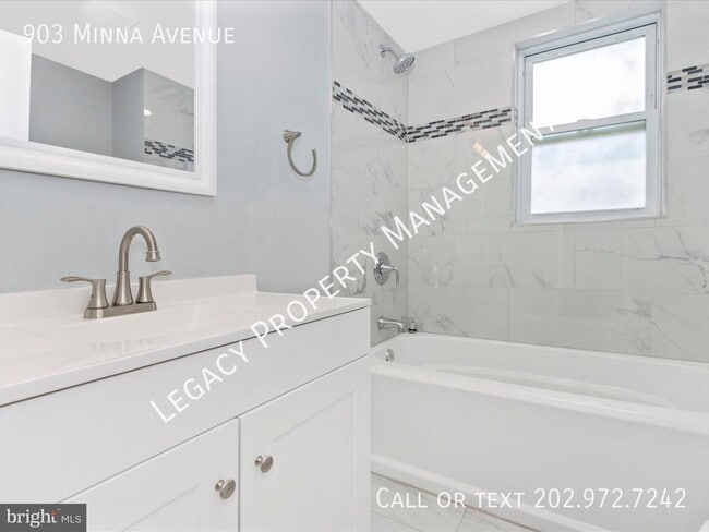 Building Photo - 903 Minna Ave