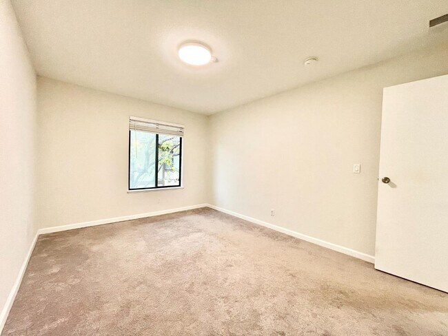 Building Photo - 6292 Joaquin Murieta Ave