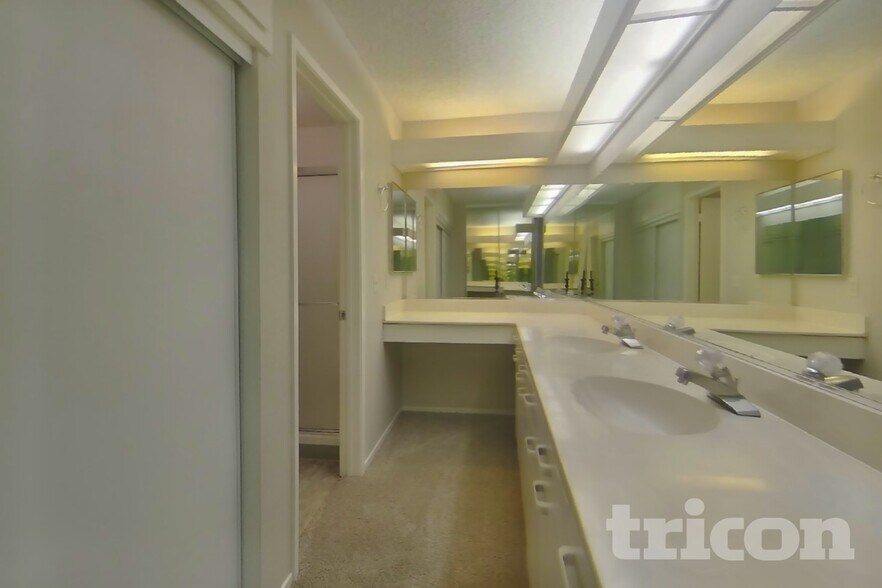 Building Photo - 3613 Bellflower Dr