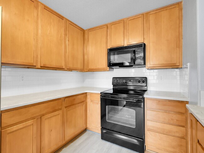 Building Photo - $1,750.00, Gorgeous 2-bed, 2-bath condo located in Aurora.