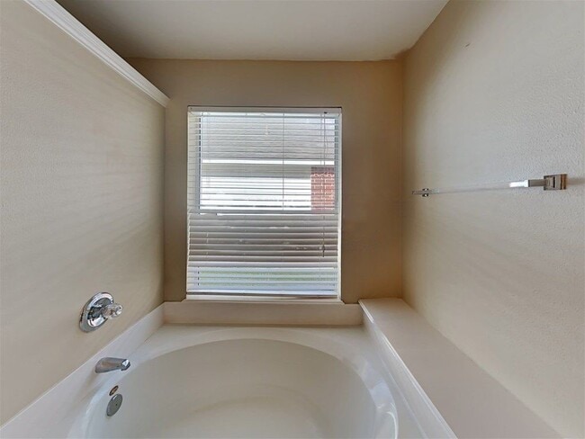 Building Photo - 2718 Eros Ln