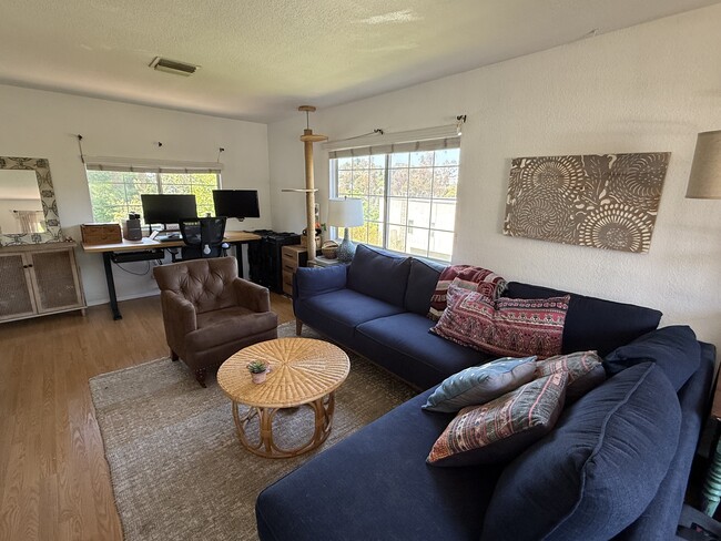 Spacious floor plan - 2142 Baxter St