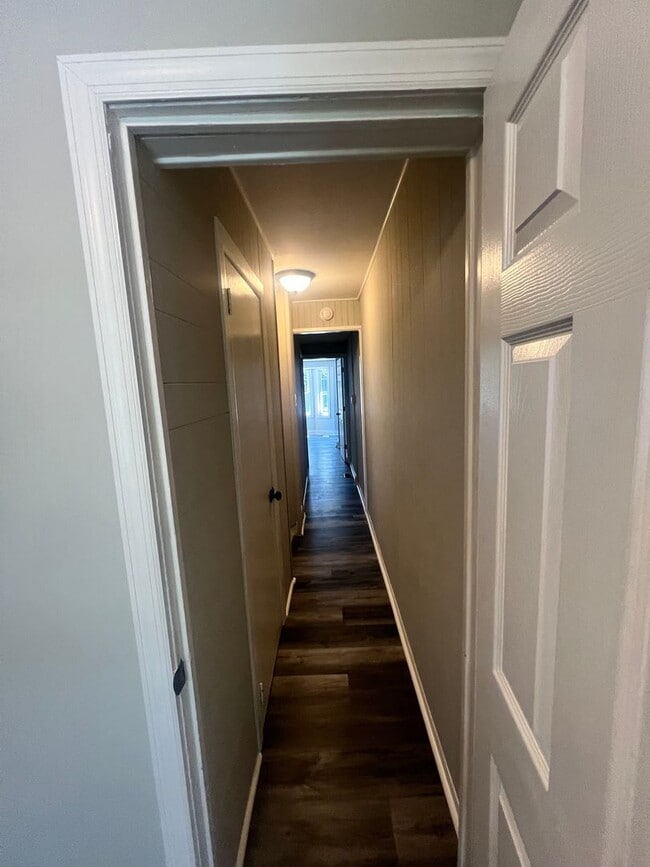 Building Photo - Beautiful, remodeled house nice close to everything