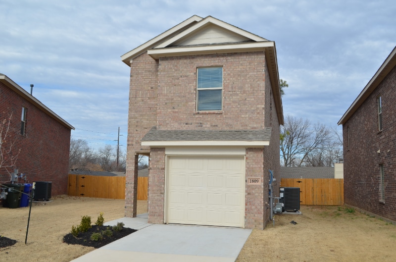 Building Photo - 1809 Wolford Wy