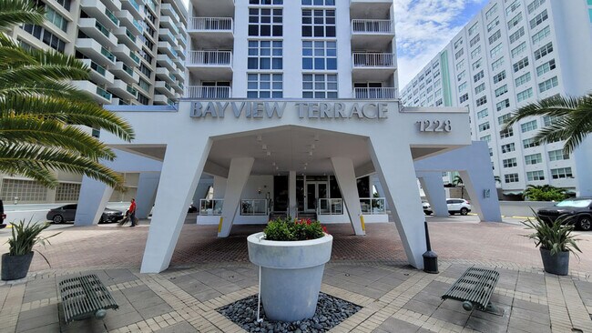 Covered Dropoff - 1228 West Ave