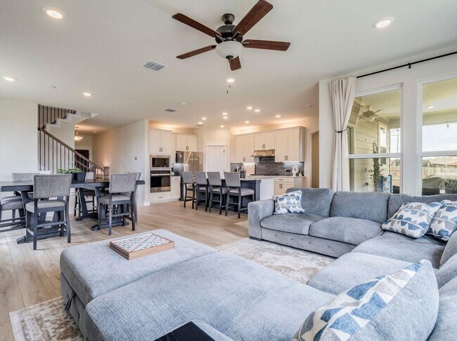 Building Photo - Beautifully upgraded 3 bedroom located on a cul-de-sac - Don't miss out!