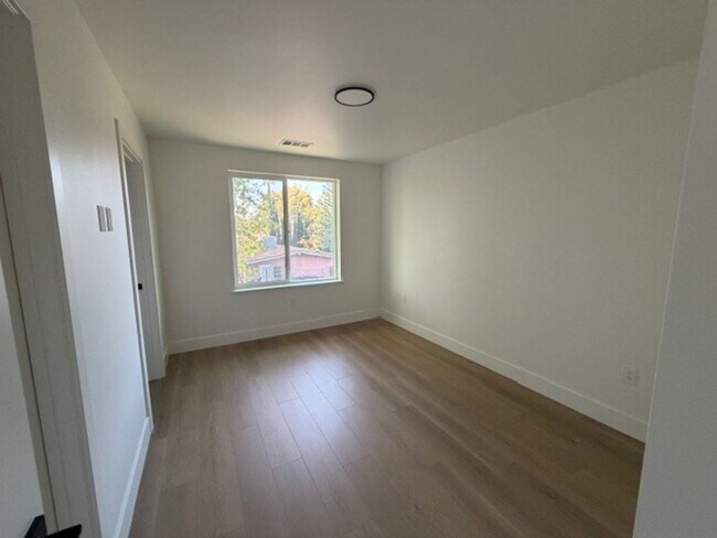 Building Photo - 4740-4760 3rd St, Rocklin, CA 95677