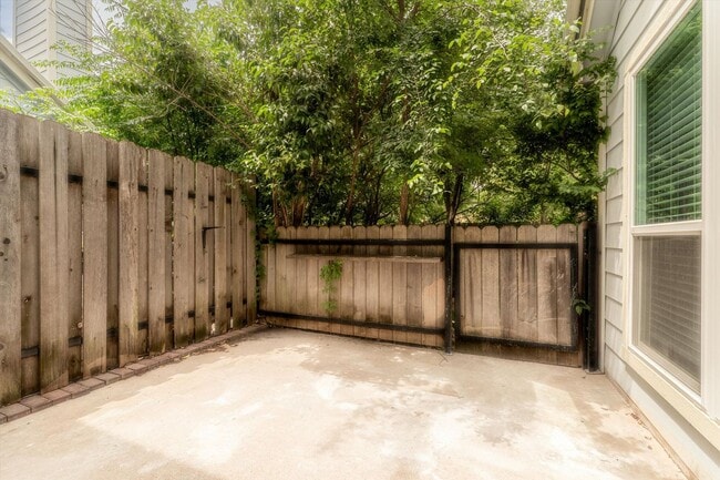 Building Photo - Modern Makeover in Prime NW Austin Location