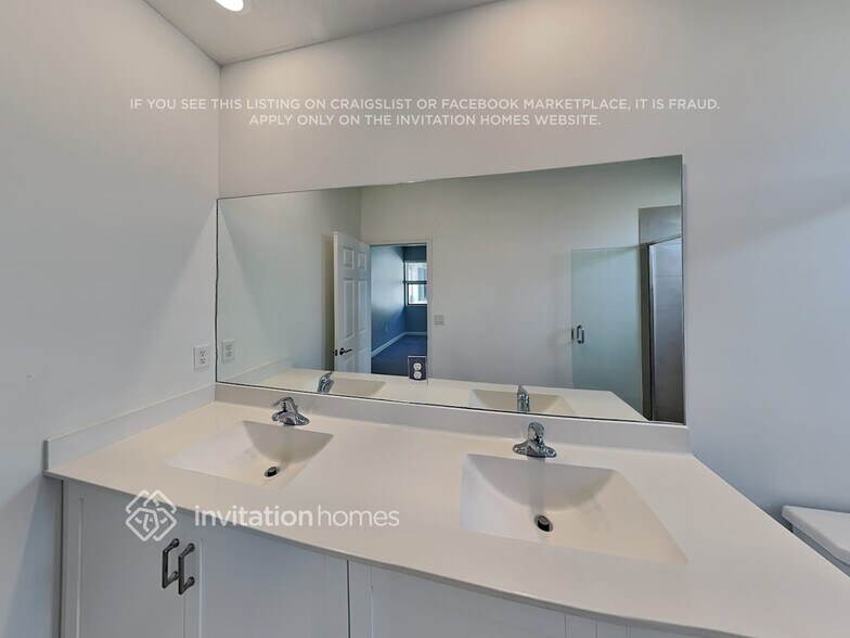 Building Photo - 3445 W 110th St