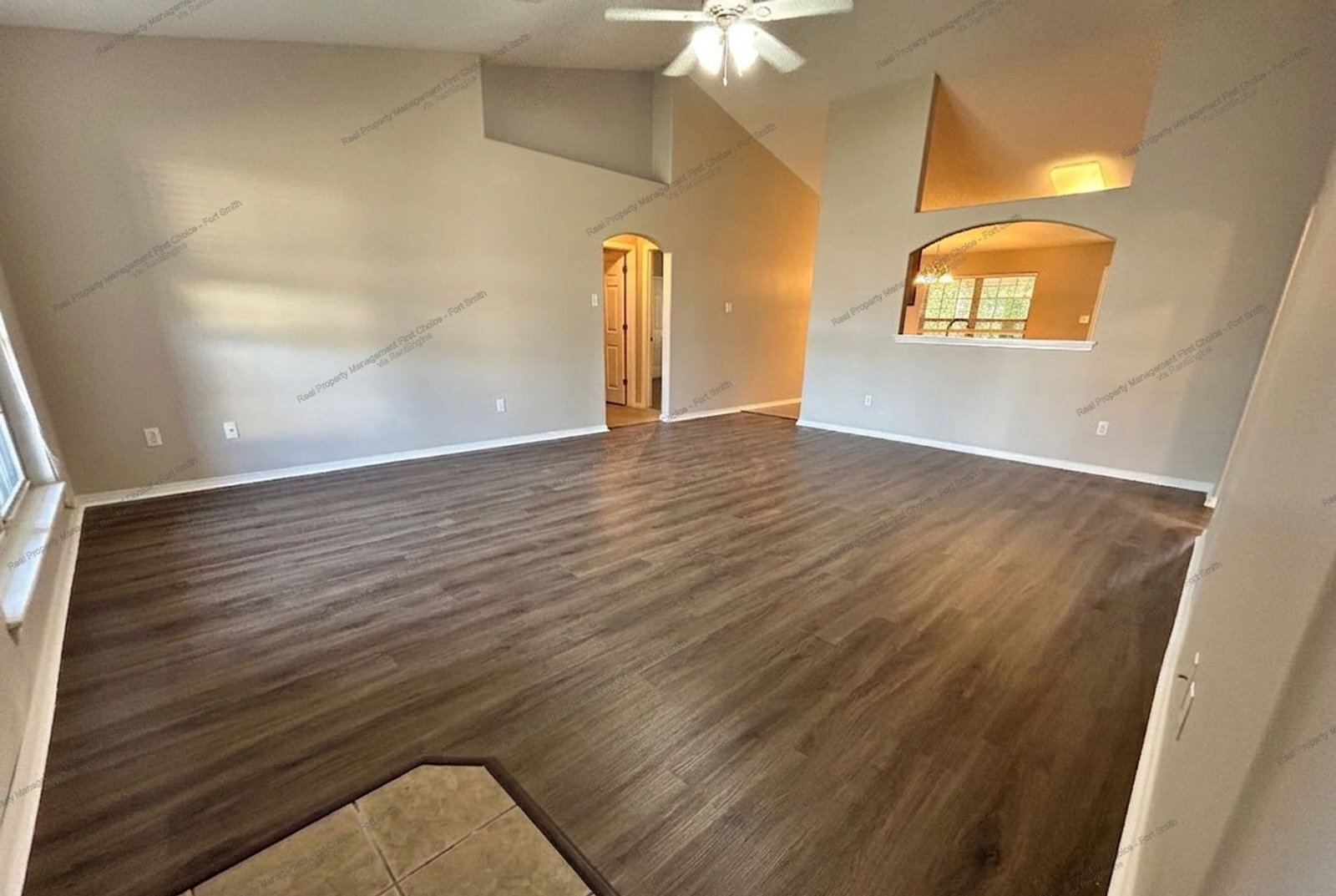 Building Photo - 1475 E Gate Dr