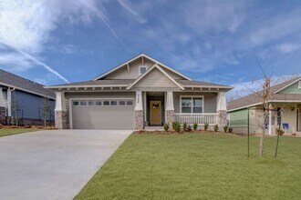 Building Photo - Gorgeous 3/2/2 Home Close to Downtown!